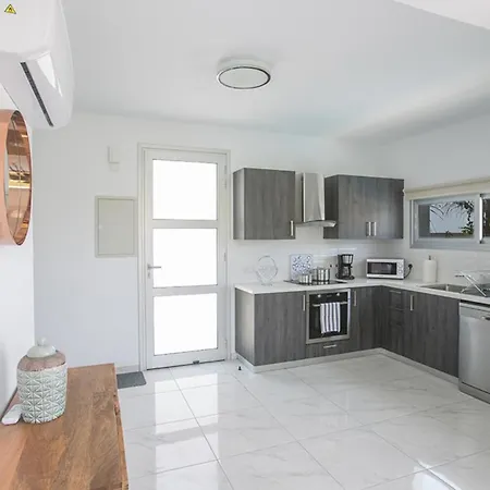 Villa The Complete Guide To Renting Your Exclusive Holiday In Protaras With Private Pool And Close To The Beach 1321 Paralimni